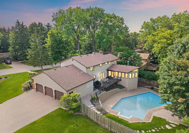 Photo 3 of Single family home for sale at 8030 Somerset Rd, Saint Paul, MN 55125 | MLS# 7106902 | Listing updated on 2026-09-07