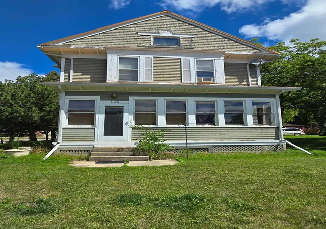 Photo 3 of Single family home for sale at 103 4th Street Se, Pipestone, MN 56164 | MLS# 7106903 | Listing updated on 2026-08-17