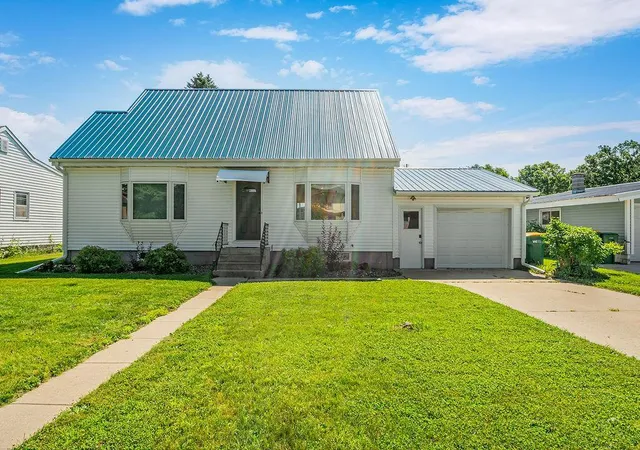 1st image of 422 S Ellsworth St, Houston, MN 55943 | MLS# 7106921