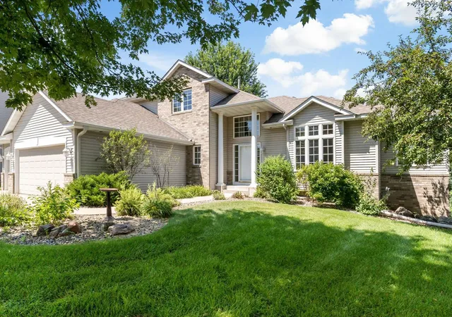 2nd image of 701 Heron Cir N, Saint Paul, MN 55128 | MLS# 7106948