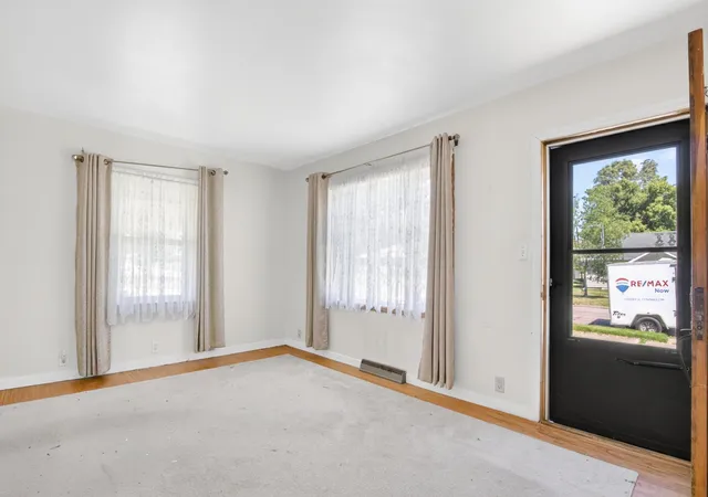 Photo 3 of Single family home for sale at 240 7th Street Ne, Valley City, ND 58072 | MLS# 7106953 | Listing updated on 2026-10-26