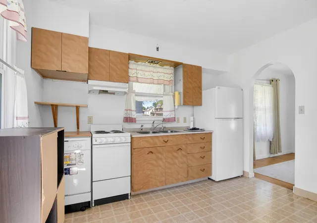 Photo 4 of Single family home for sale at 240 7th Street NE, Valley City, ND 58072 | MLS# 7106953 | Listing updated on 2026-10-26