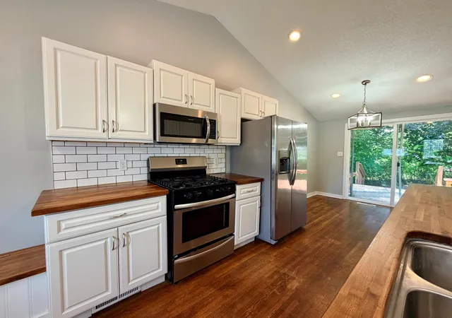 2nd image of 6716 Cedar Lake Rd S, Minneapolis, MN 55426 | MLS# 7106968