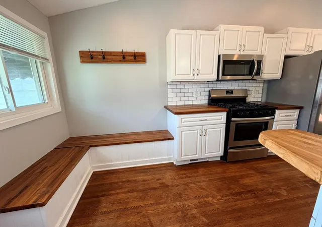 3rd image of 6716 Cedar Lake Rd S, Minneapolis, MN 55426 | MLS# 7106968