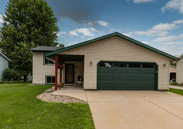 2nd image of 824 26th St Se, Rochester, MN 55904 | MLS# 7106996