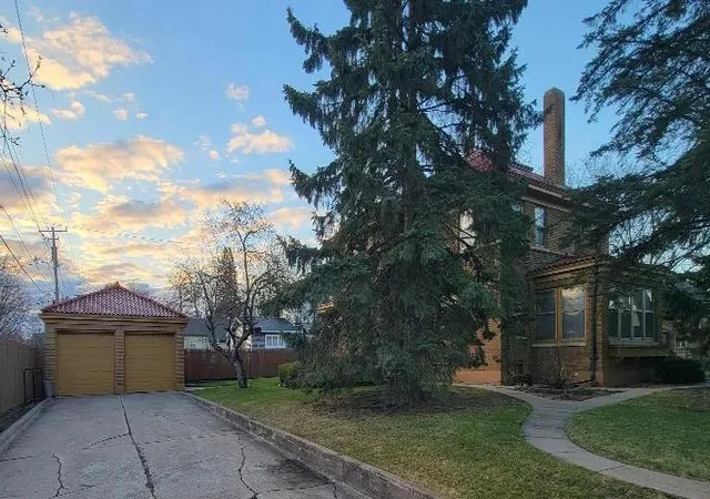 Photo 3 of Single family home for sale at 1001 E Howard St, Hibbing, MN 55746 | MLS# 7107004 | Listing updated on 2026-08-31