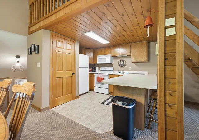 Photo 3 of Townhouse for sale at 30325 N Pinewood Dr, Breezy Point, MN 56472 | MLS# 7107020 | Listing updated on 2026-08-29