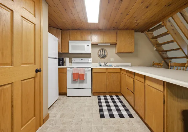 Photo 3 of Townhouse for sale at 30325 N Pinewood Dr, Breezy Point, MN 56472 | MLS# 7107020 | Listing updated on 2026-08-29