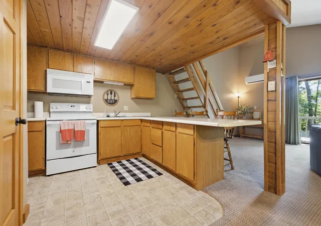 Photo 4 of Townhouse for sale at 30325 N Pinewood Dr, Breezy Point, MN 56472 | MLS# 7107020 | Listing updated on 2026-08-29