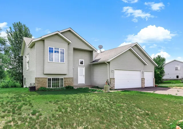 1st image of 25825 106th St Nw, Zimmerman, MN 55398 | MLS# 7107041