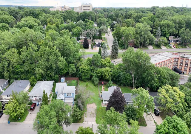 17th image of 3204 Grimes Ave N, Minneapolis, MN 55422 | MLS# 7107042