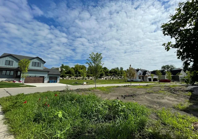 2nd image of 104 Forest Ct, Waconia, MN 55387 | MLS# 7107046