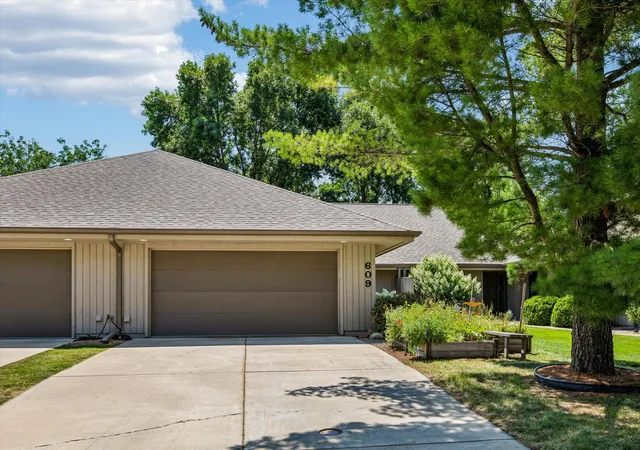 Photo 2 of Single family home for sale at 609 Meldahl Ln, Northfield, MN 55057 | MLS# 7107049 | Listing updated on 2026-08-26