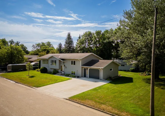 1st image of 204 8th Ave E, Lisbon, ND 58054 | MLS# 7107057