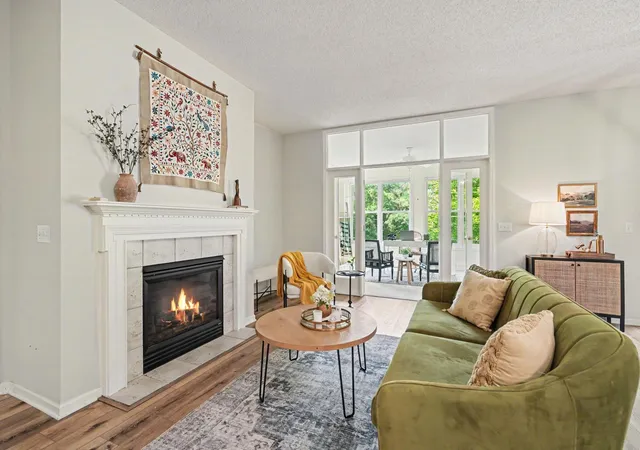 3rd image of 1615 Johnny Cake Ridge Ln #L, Saint Paul, MN 55122 | MLS# 7107066