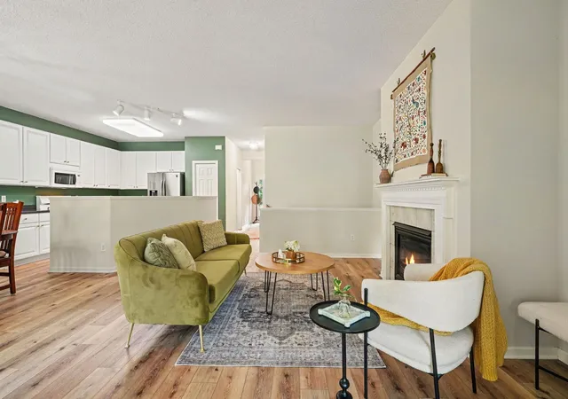 4th image of 1615 Johnny Cake Ridge Ln #L, Saint Paul, MN 55122 | MLS# 7107066