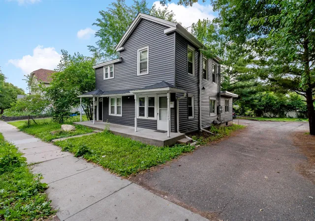 2nd image of 910 Wilson Ave, Saint Paul, MN 55106 | MLS# 7107069