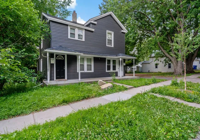 3rd image of 910 Wilson Ave, Saint Paul, MN 55106 | MLS# 7107069