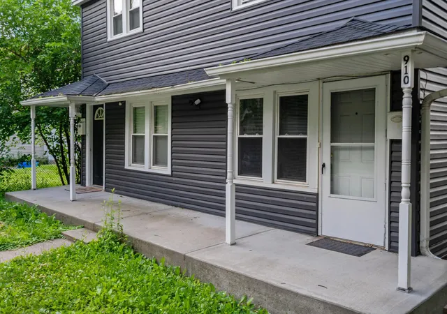 4th image of 910 Wilson Ave, Saint Paul, MN 55106 | MLS# 7107069