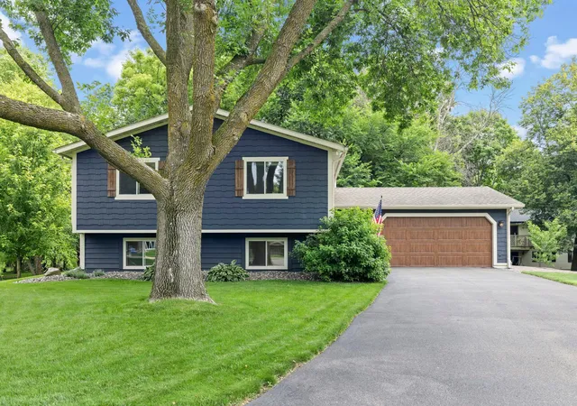 Photo 1 of Sale Pending at 7023 Park View Ln, Eden Prairie, MN 55346 | MLS# 7107075 | Listing updated on 2026-09-03