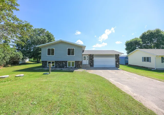 Photo 1 of Single family home for sale at 1097 Trisco Cvs Dr Se, Osakis, MN 56360 | MLS# 7107077 | Listing updated on 2026-09-22