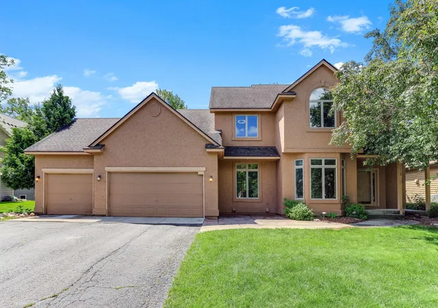Homes for sale in Chanhassen, MN | 2413 Bridle Creek Trl, Chanhassen, MN 55317 | MLS# 7107125