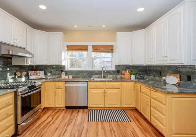 Listing Photo 4 - Condo for sale in building located at 1917 Smt Ave, Saint Paul, MN 55105 - Unit #2