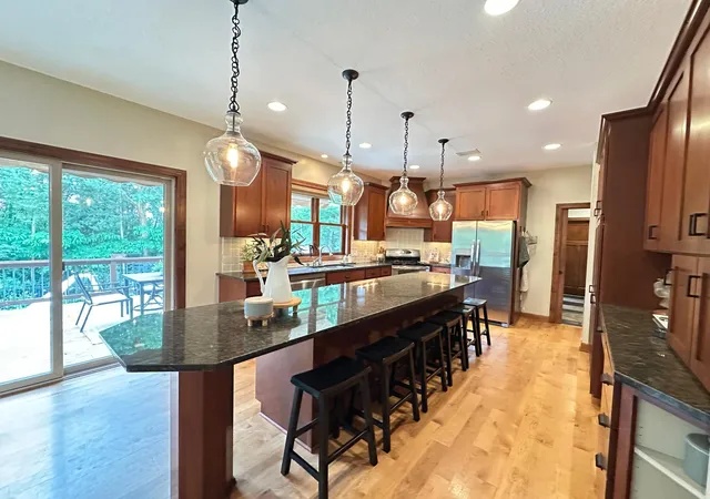 Photo 3 of Sale Pending at 401 Rolling Hills Dr, Mound, MN 55364 | MLS# 7107129 | Listing updated on 2026-10-07