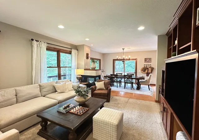 Photo 3 of Sale Pending at 401 Rolling Hills Dr, Mound, MN 55364 | MLS# 7107129 | Listing updated on 2026-10-07