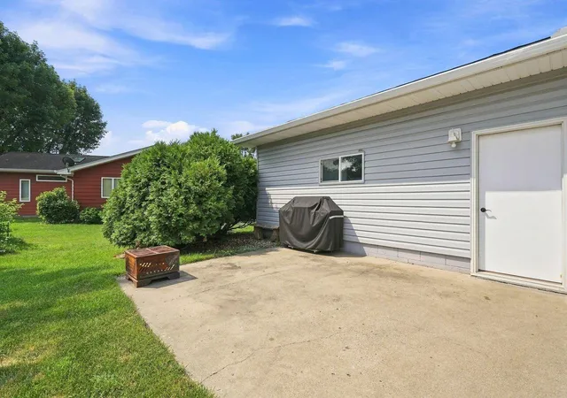 Photo 3 of Single family home for sale at 551 6th Street E, Hector, MN 55342 | MLS# 7107133 | Listing updated on 2026-08-26