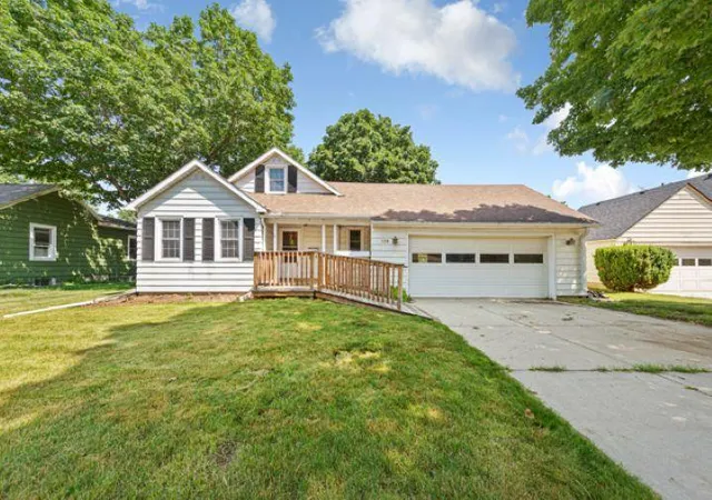 Photo 2 of Single family home for sale at 128 Rose St, Mankato, MN 56001 | MLS# 7107143 | Listing updated on 2026-08-13