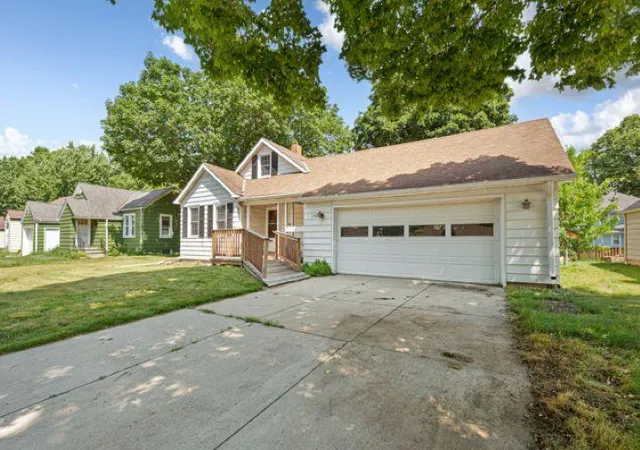 Photo 3 of Single family home for sale at 128 Rose St, Mankato, MN 56001 | MLS# 7107143 | Listing updated on 2026-08-13