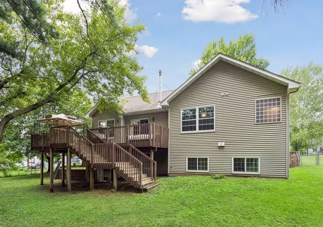 Homes for sale in Roberts, WI | 503 Hillcrest Dr, Roberts, WI 54023 | MLS# 7107176