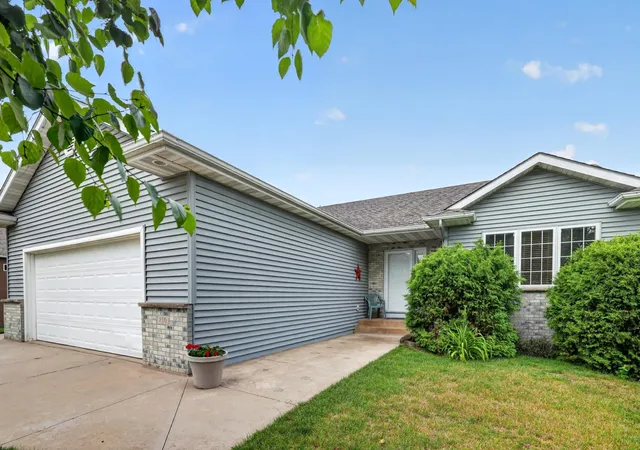 Homes for sale in Pine Island, MN | 810 7Th Ave Sw, Pine Island, MN 55963 | MLS# 7107240