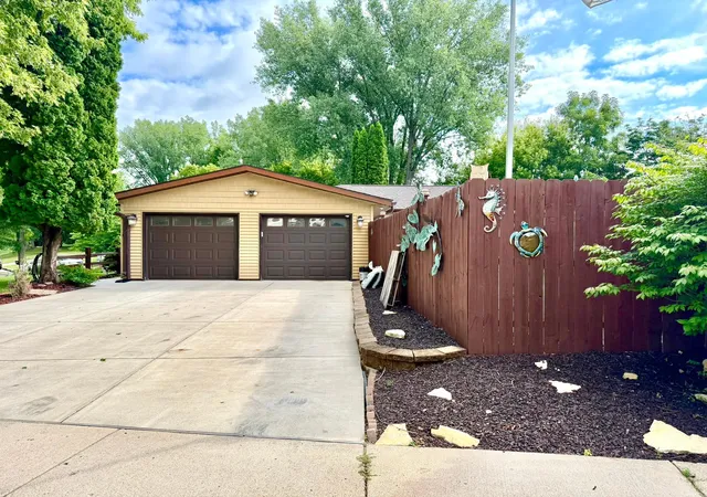 Photo 2 of Single family home for sale at 2326 Hallquist Ave, Red Wing, MN 55066 | MLS# 7107253 | Listing updated on 2026-10-09