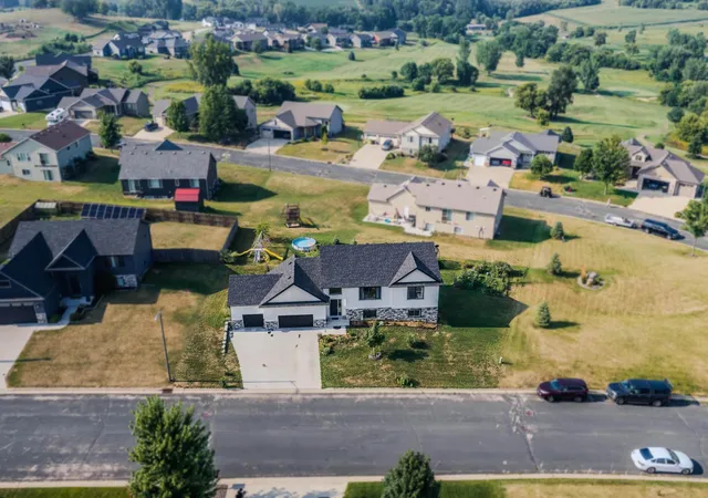 Photo 2 of Single family home for sale at 856 Golfview Ave, Zumbrota, MN 55992 | MLS# 7107265 | Listing updated on 2026-09-16