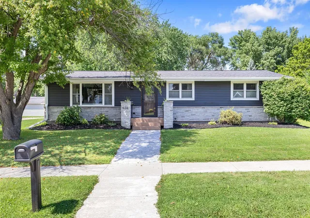 1st image of 534 S 3rd St, La Crescent, MN 55947 | MLS# 7107271