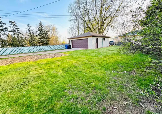 Photo 3 of Sale Pending at 465 Ruth St N, Saint Paul, MN 55119 | MLS# 7107299 | Listing updated on 2026-08-20
