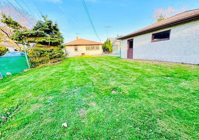 Photo 4 of Sale Pending at 465 Ruth St N, Saint Paul, MN 55119 | MLS# 7107299 | Listing updated on 2026-08-20