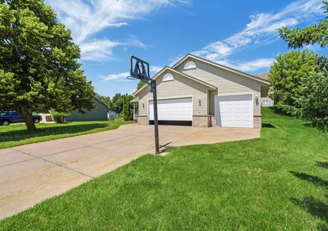 Homes for sale in Maplewood, MN | 2537 Southcrest Ave E, Maplewood, MN 55119 | MLS# 7107310