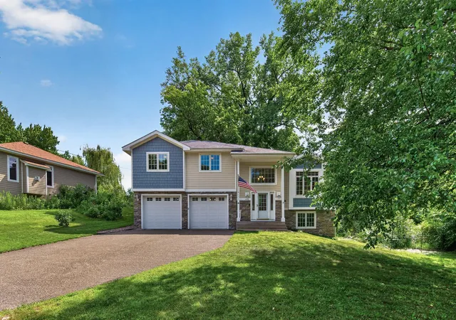 Photo 1 of Single family home for sale at 633 Burlington Rd, Saint Paul, MN 55119 | MLS# 7107314 | Listing updated on 2026-09-17