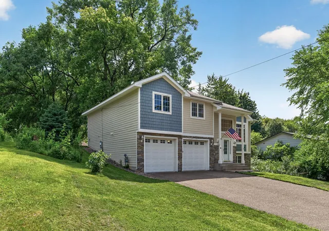 Photo 3 of Single family home for sale at 633 Burlington Rd, Saint Paul, MN 55119 | MLS# 7107314 | Listing updated on 2026-09-17