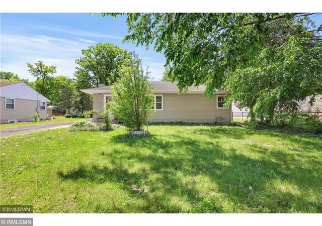 3rd image of 1066 Beatrice St, Saint Paul, MN 55065 | MLS# 7107319