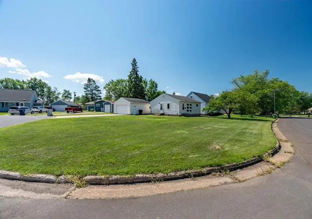 Homes for sale in Hibbing, MN | 2714 Diane Ln, Hibbing, MN 55746 | MLS# 7107321