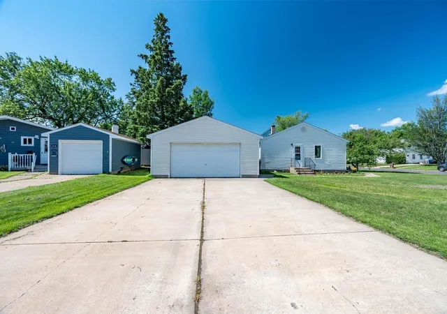 Homes for sale in Hibbing, MN | 2714 Diane Ln, Hibbing, MN 55746 | MLS# 7107321