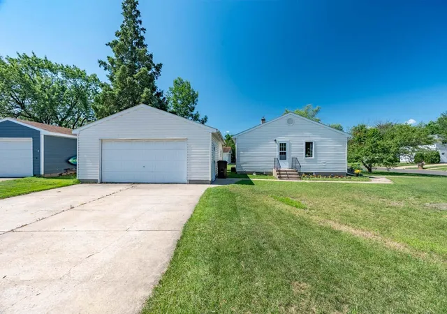 Homes for sale in Hibbing, MN | 2714 Diane Ln, Hibbing, MN 55746 | MLS# 7107321