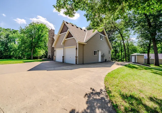 Photo 3 of Single family home for sale at 8750 E Beatrice Dr, Clear Lake, MN 55319 | MLS# 7107347 | Listing updated on 2026-09-03