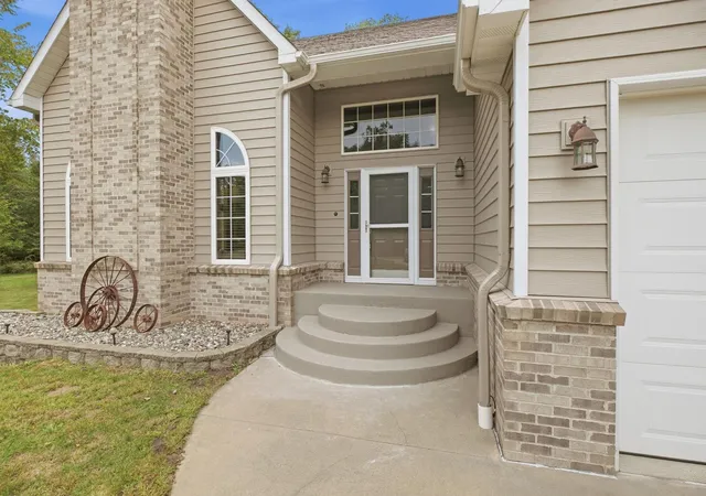 Photo 3 of Single family home for sale at 8750 E Beatrice Dr, Clear Lake, MN 55319 | MLS# 7107347 | Listing updated on 2026-10-02