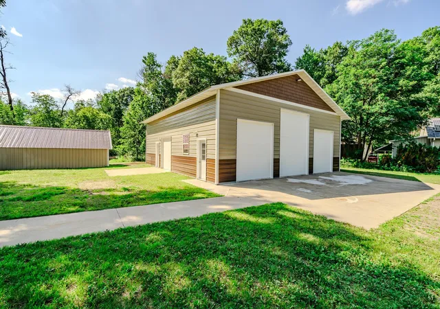 Photo 3 of Single family home for sale at 8750 E Beatrice Dr, Clear Lake, MN 55319 | MLS# 7107347 | Listing updated on 2026-09-03