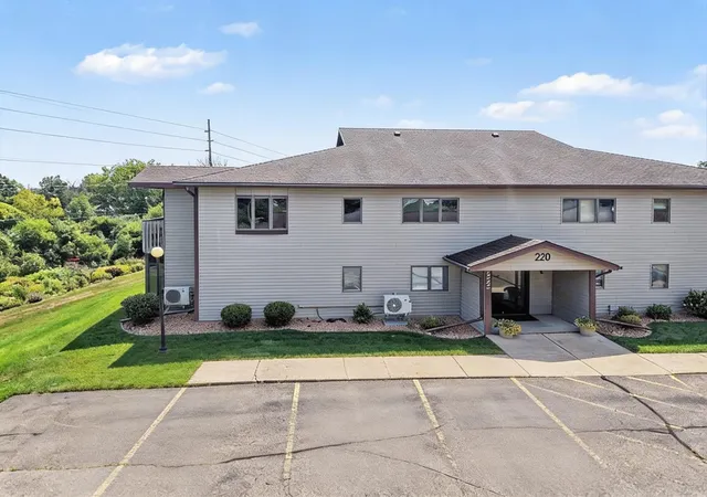 3rd image of 222 Sargent Dr, Red Wing, MN 55066